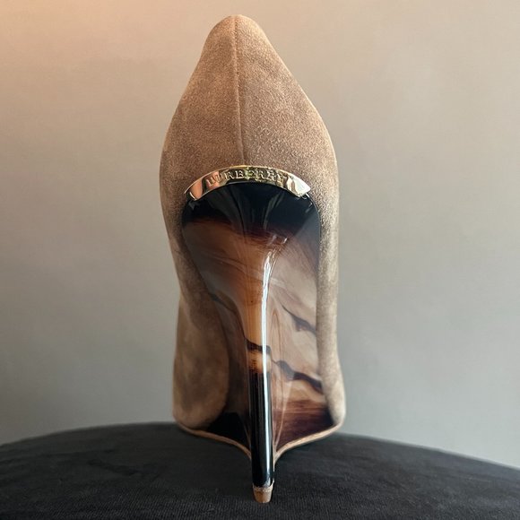 🎉HOST PICK 🎉 Burberry Shoes - STUNNING ARTWORK - Picture 1 of 7